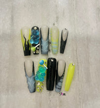 Load image into Gallery viewer, Press•on Nails
